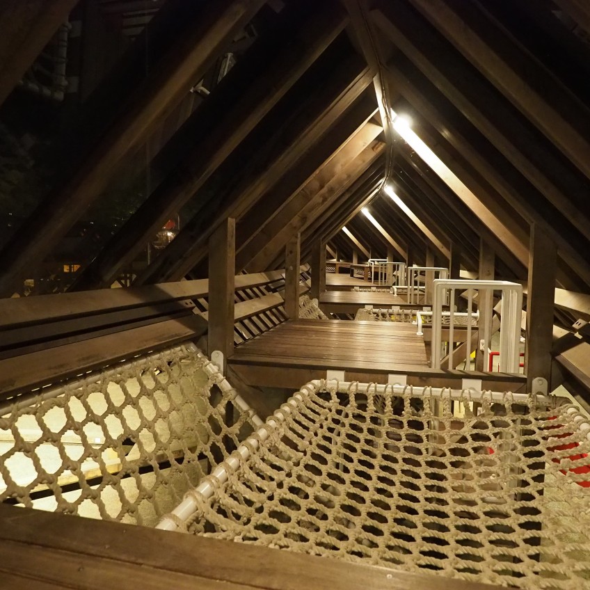 夜も遊べる公園に 遊具がライトアップされました オアシスパーク q Canvas